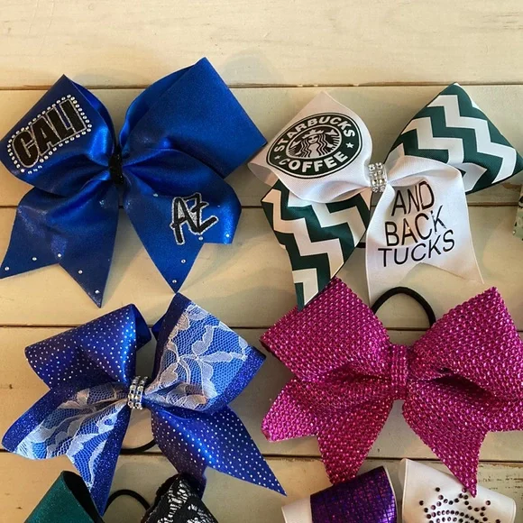15 Gorgeous Cheer Bows - Picture 2 of 6